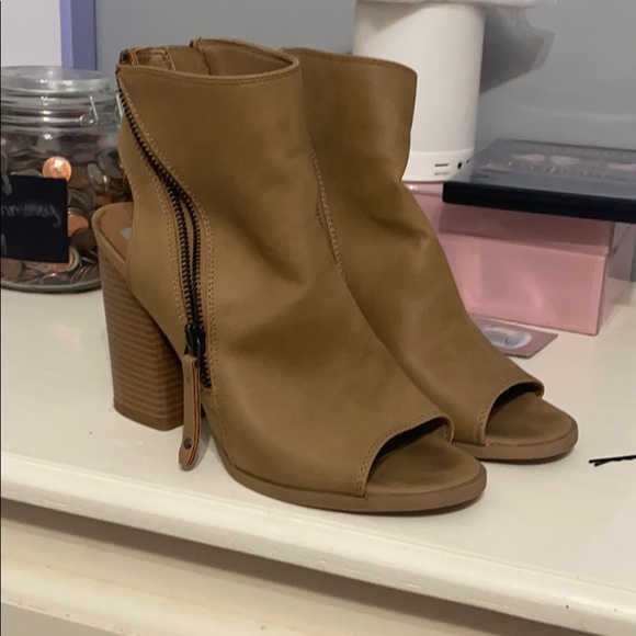 Worn twice in good condition - Picture 2 of 2